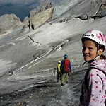 Dolomites Base Camp Olympia מלון