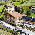 Dolomites Base Camp Olympia מלון אראבה