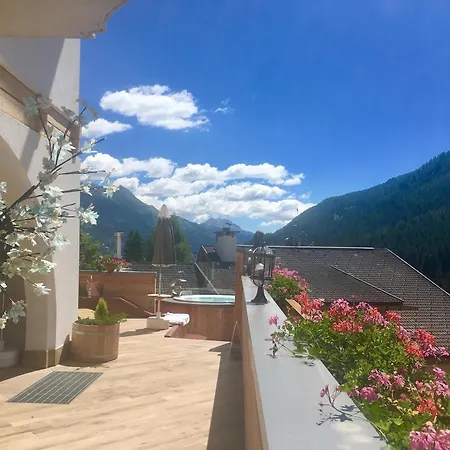 Dolomites Base Camp Olympia 3* アラッバ